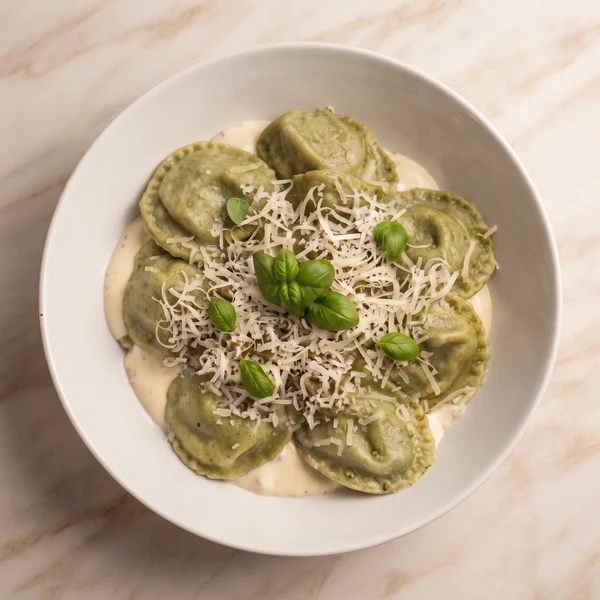 Sorrentinos de masa verde con salsa